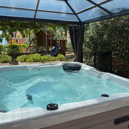 Vacation House Marin With Jacuzzi - Bol, Brac المظهر الخارجي الصورة