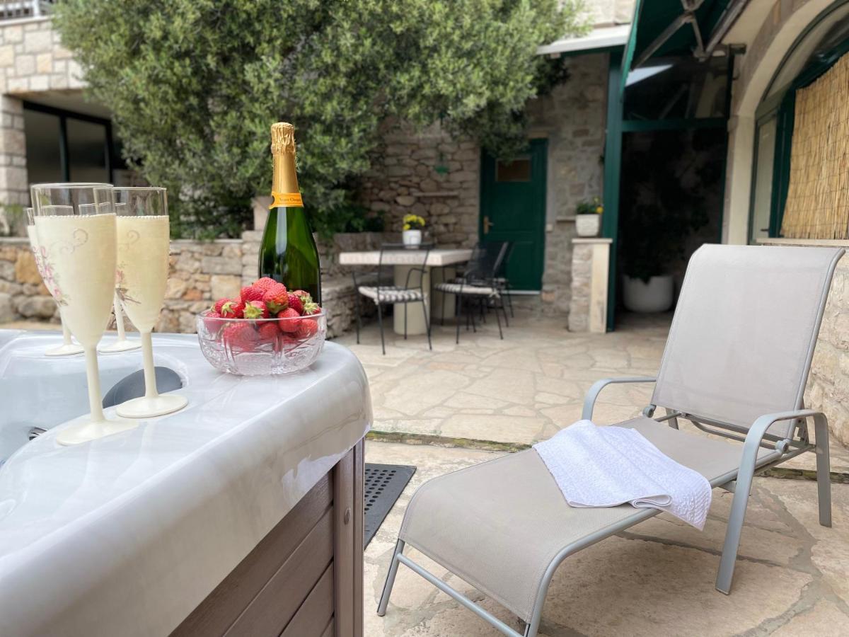 Vacation House Marin With Jacuzzi - Bol, Brac المظهر الخارجي الصورة