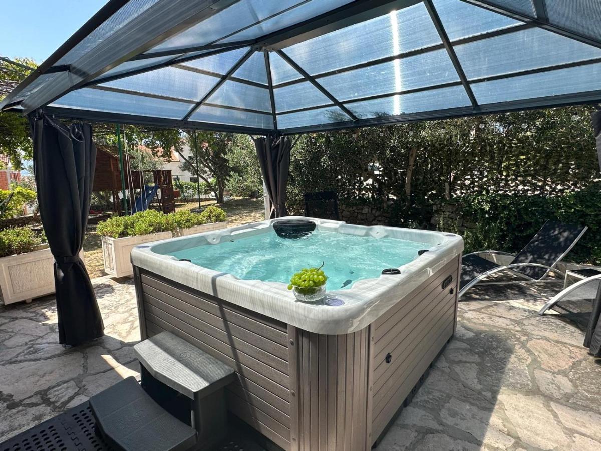 Vacation House Marin With Jacuzzi - Bol, Brac المظهر الخارجي الصورة