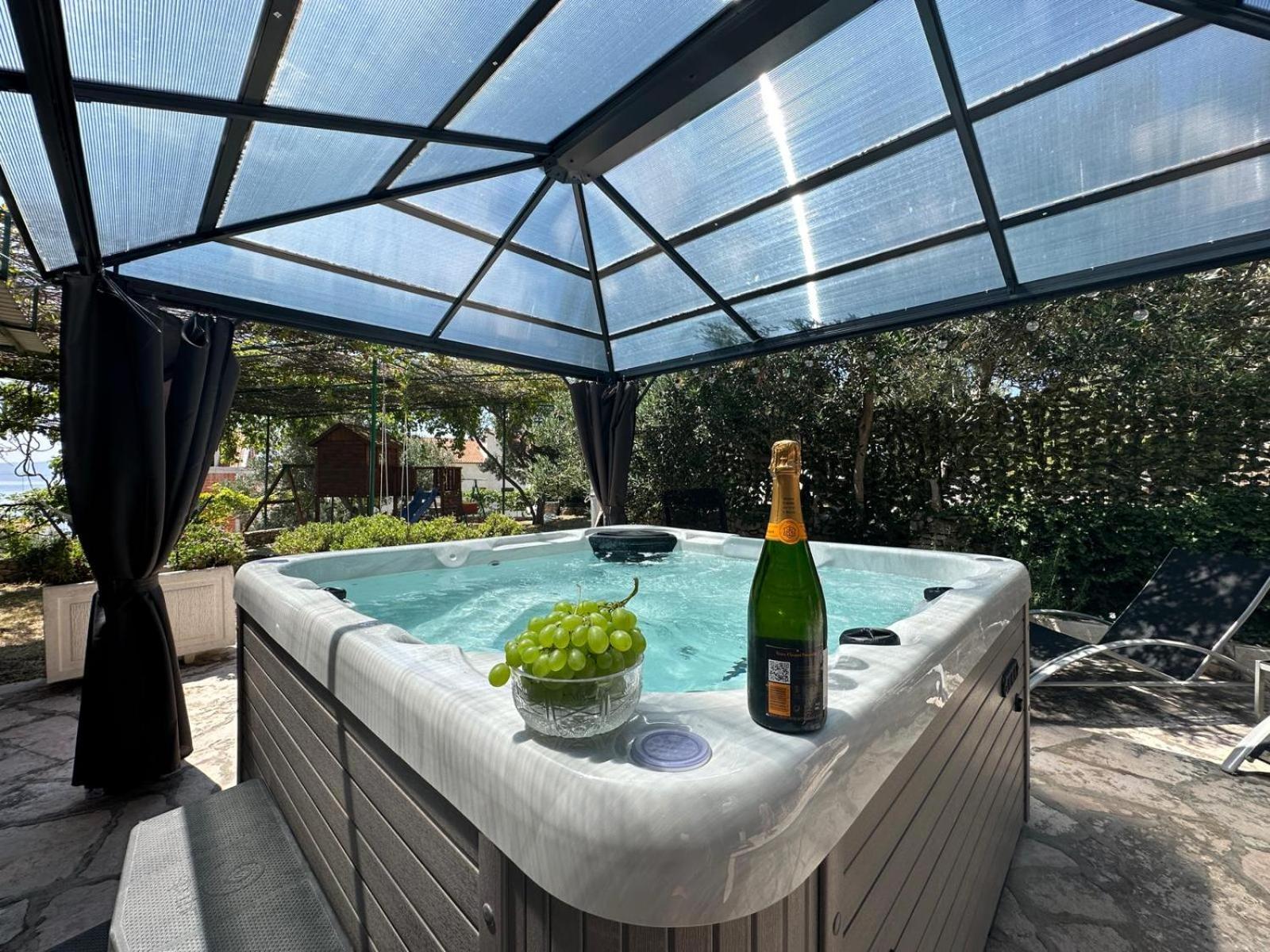 Vacation House Marin With Jacuzzi - Bol, Brac المظهر الخارجي الصورة